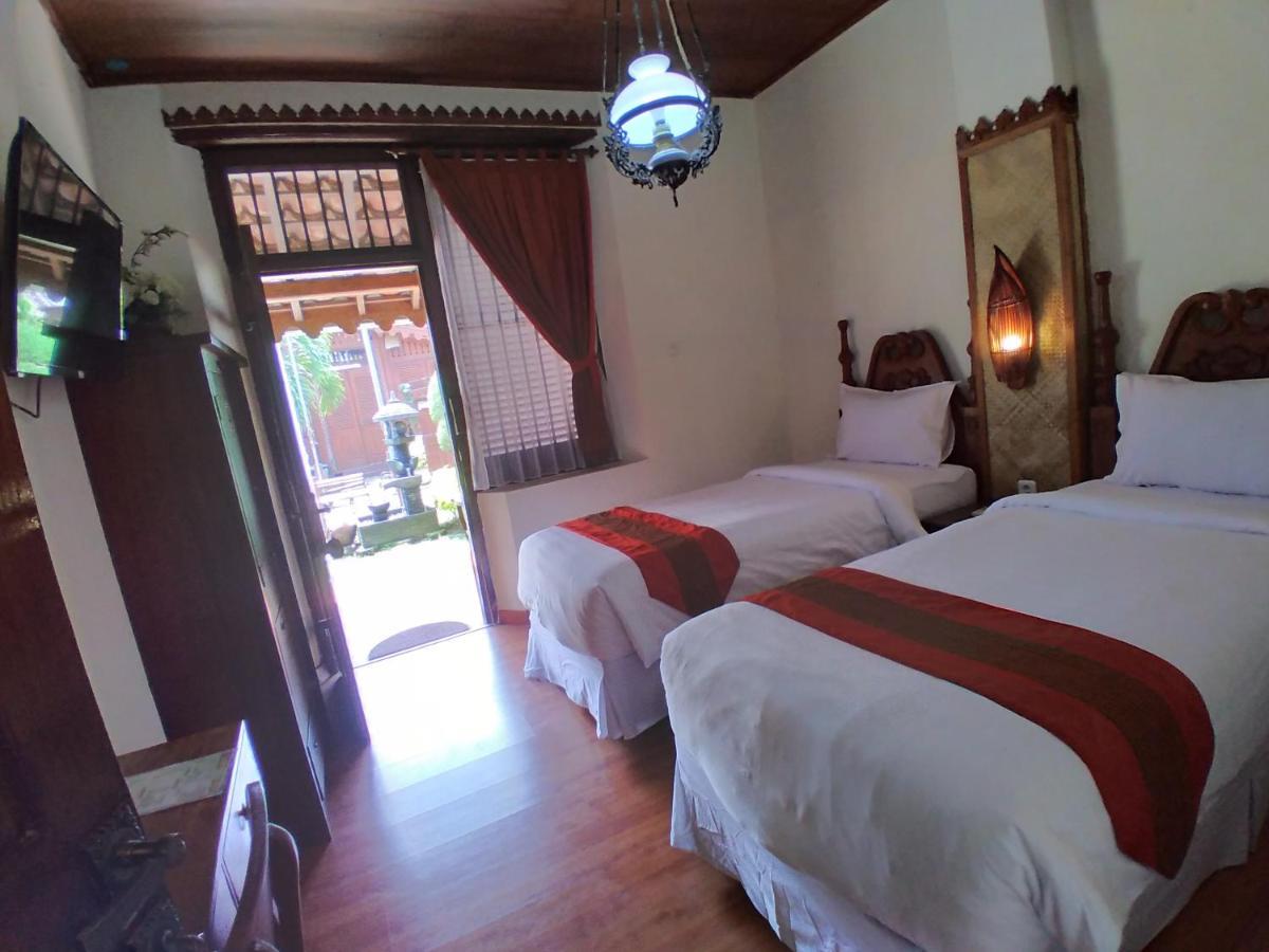 Dem Ayem Heritage Guest House يوغياكارتا المظهر الخارجي الصورة